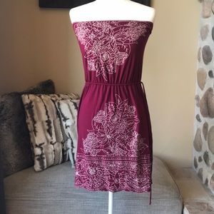 Strapless Maroon Dress. Floral Design.